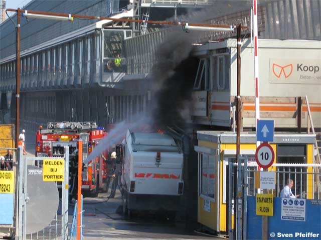 fire in garbage car 