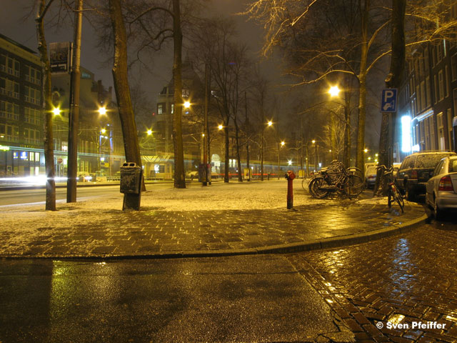 Nieuwezijds vbw by night Amsterdam